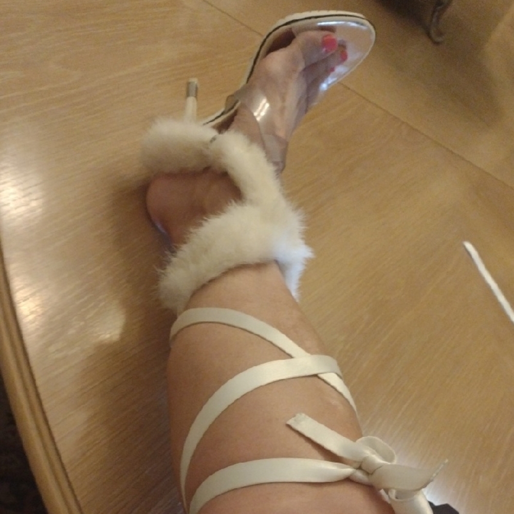 Giuseppe ZANOTTI Elegant White Strappy Heels with Fur Detail